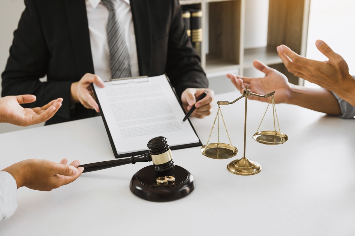 Couples are arguing in a poignant mood in the divorce process while the lawyer is explaining