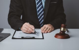 who pays in a personal injury lawsuit