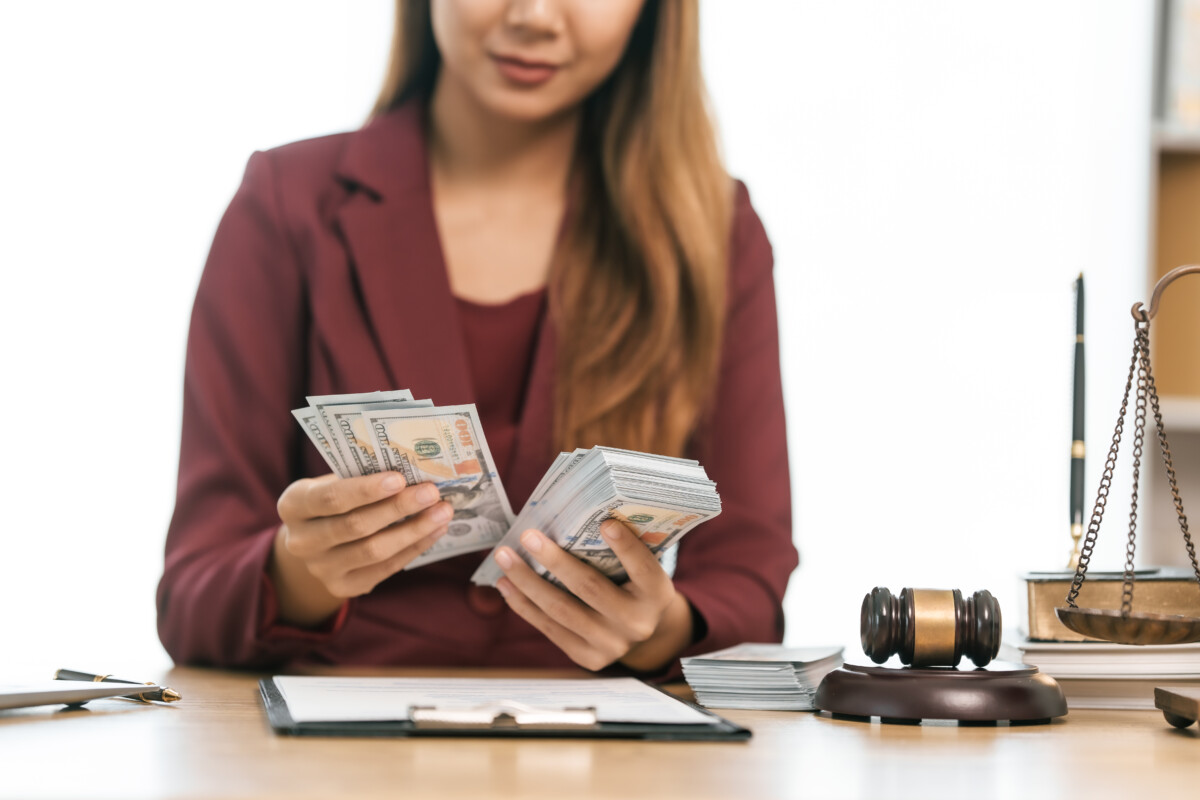 how much does a divorce lawyer cost in kansas