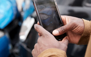 Presenta un reclamo por accidente de vehículo en línea